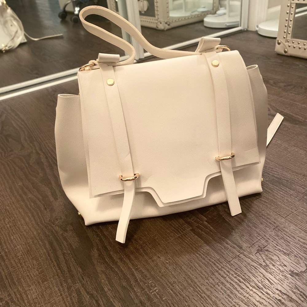 WHITE HANDBAG 👜